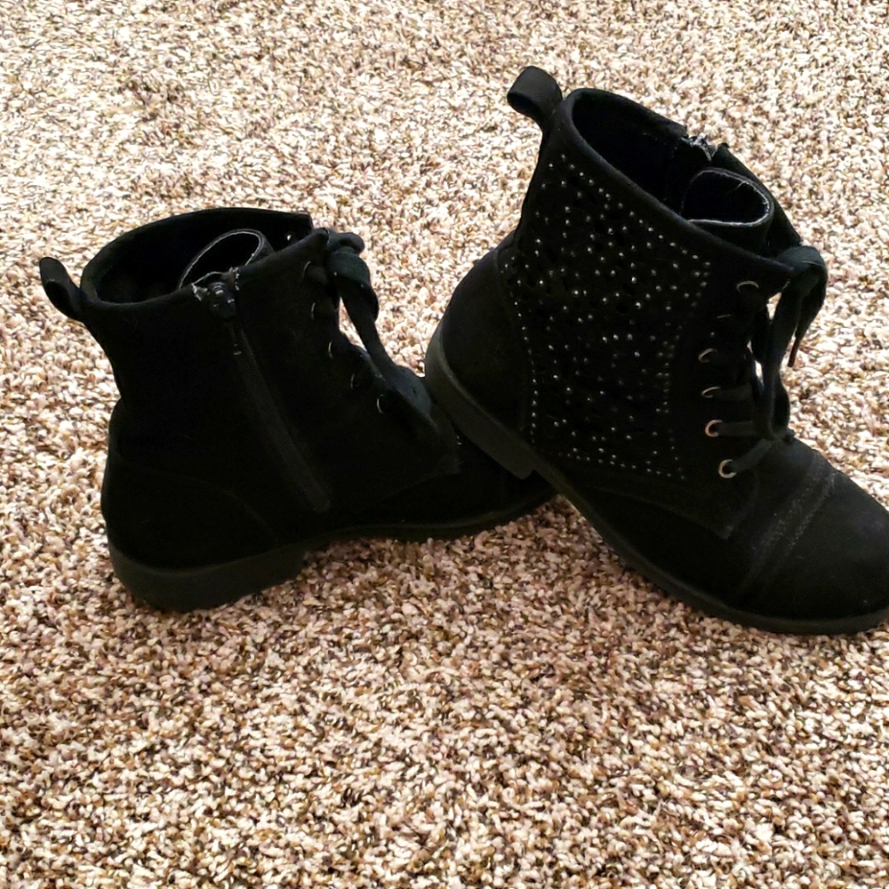 Girls black zip up boots